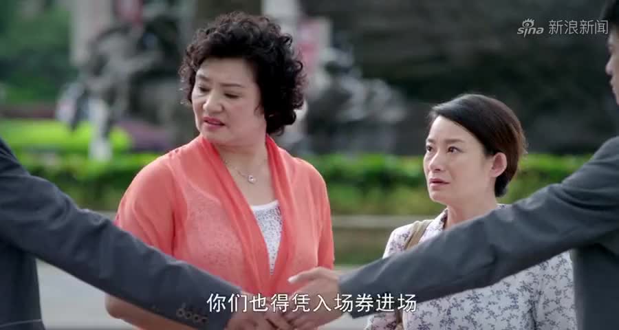 城里城外以为大妈对自己有好感,大妈掏出把锁交代他亡妻的托付