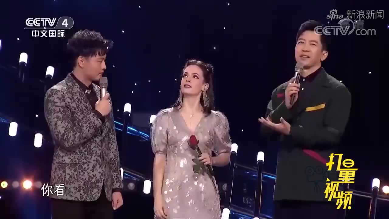 百变大咖秀:鞠红川实力模仿阿杜,百变嗓音开口就是惊喜
