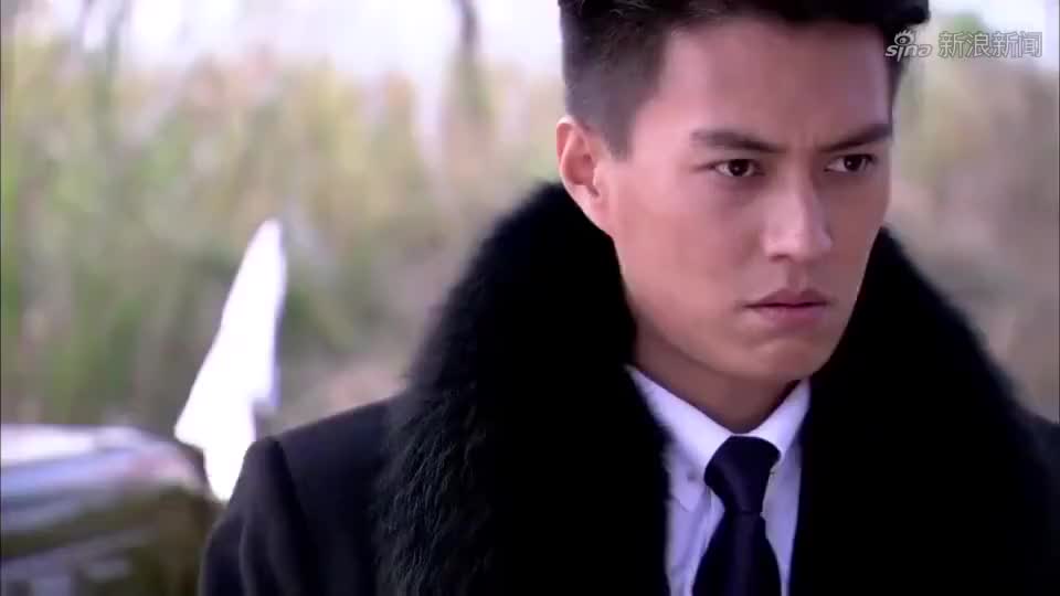 箭在弦上荣石坐个车!也能坐出龙椅的气势!这就是霸气侧漏啊