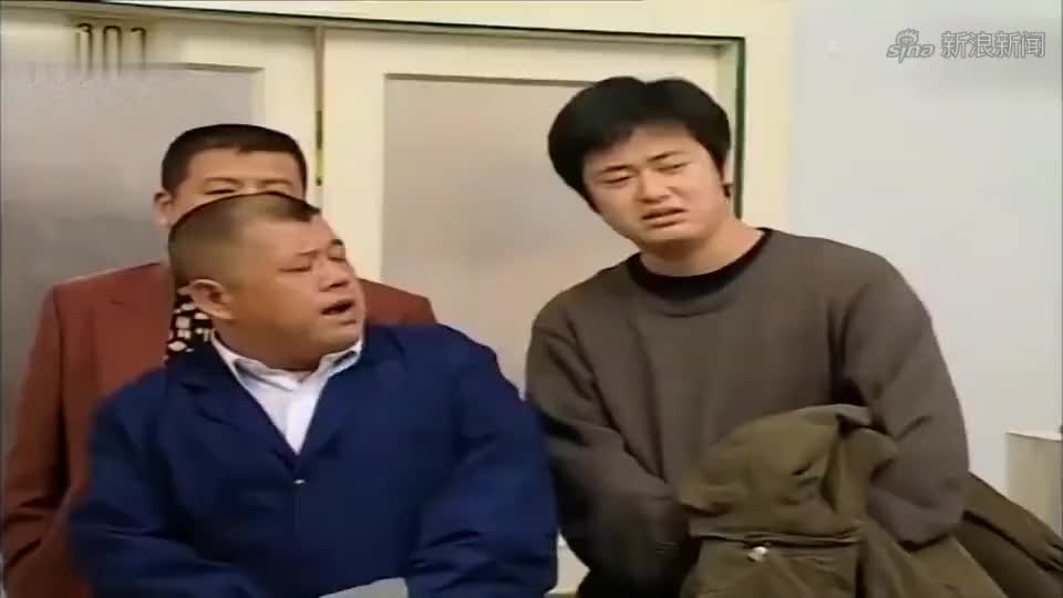 东北一家人:顺子和科长要见老板,前台就是不给,两人还唱起来