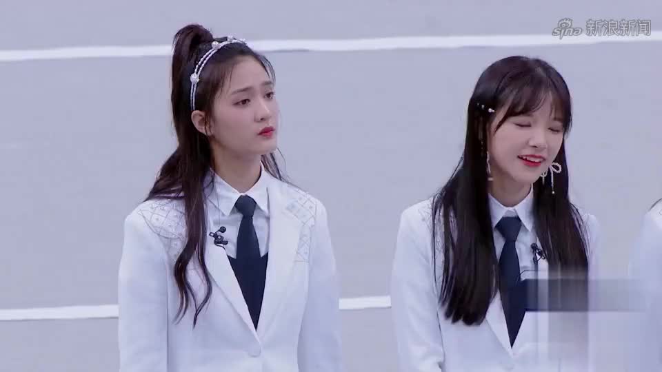 服饰和选取跨度很大~没想到@戴萌 和snh48-李佳恩