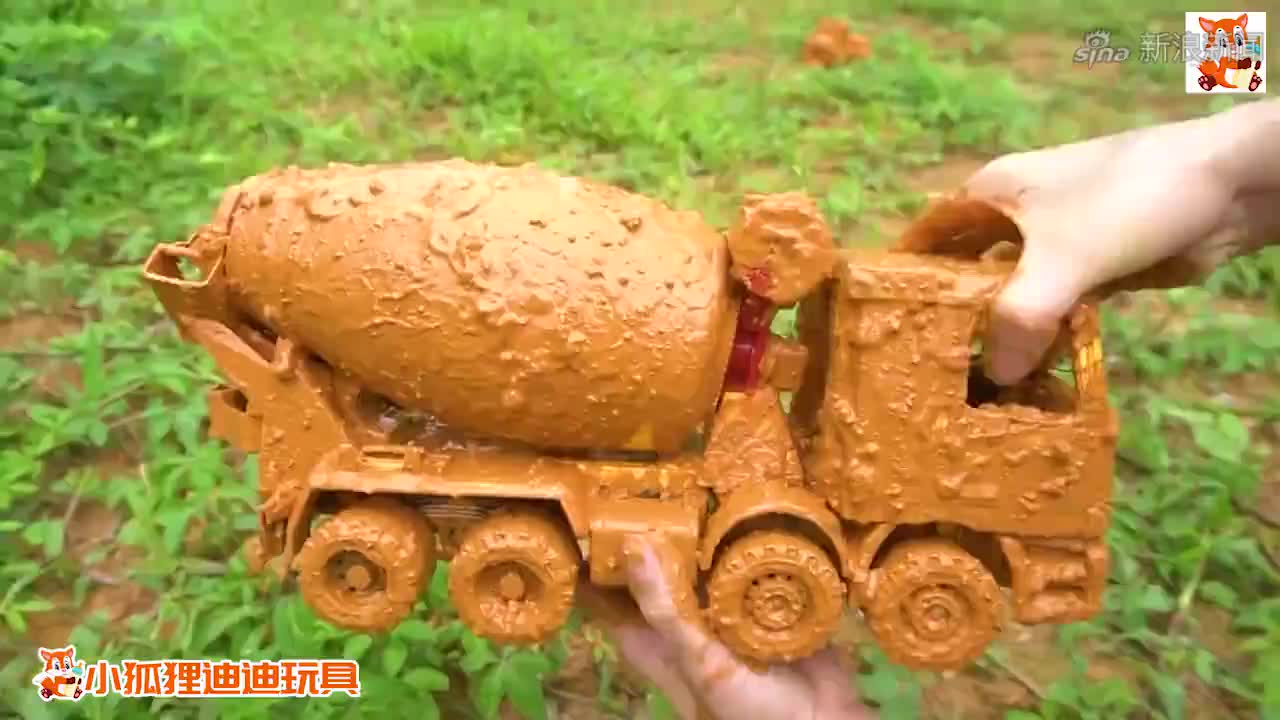 台湾:太鲁阁号列车发生出轨事故——涉事工程车为铁路局外包工程单位