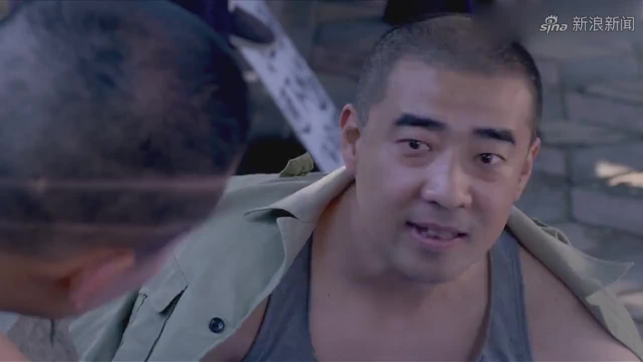 各个击破:警察突击黑砖窑,怎料黑老大太心机,赶紧让小弟们离开