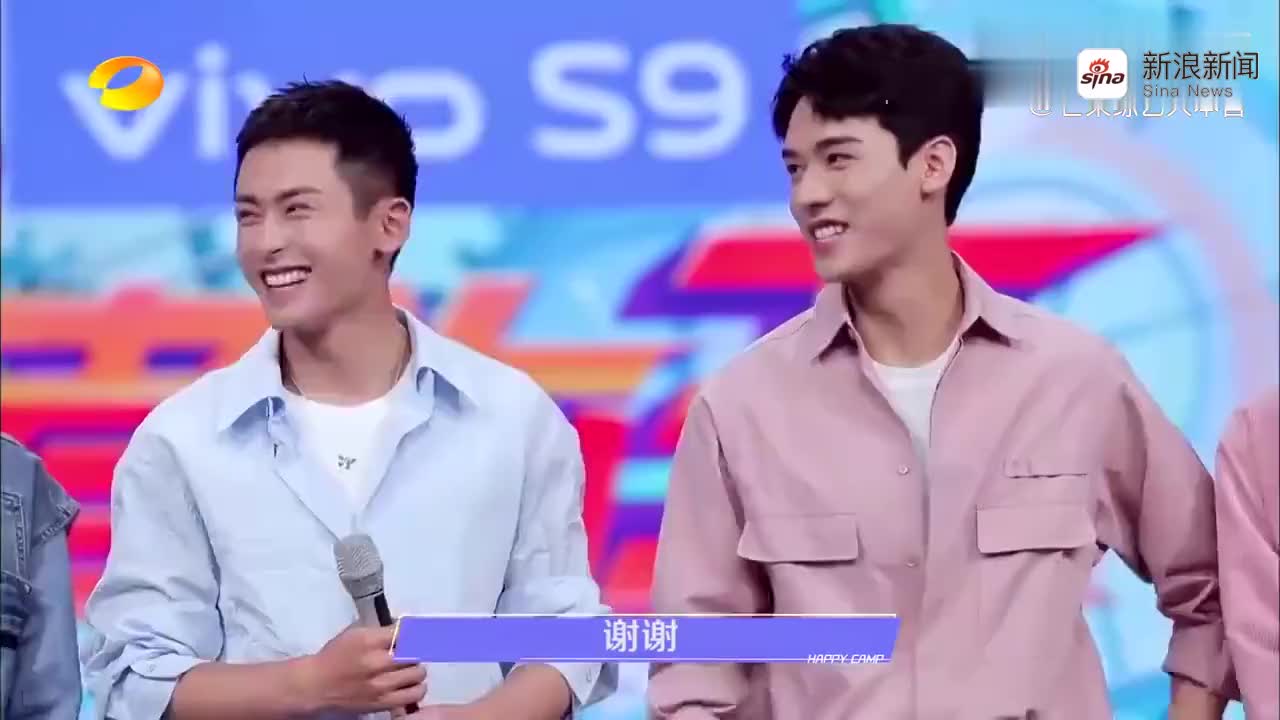 张哲瀚龚俊帅气同框,没想印小天一句话引起何炅共鸣,全场爆笑!