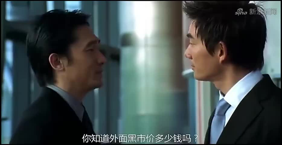 无间道:黄sir坠楼身亡,梁朝伟这个眼神太绝了,复杂情绪全表露