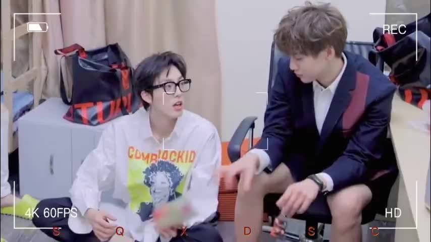 哈哈哈哈哈哈哈余景天好敢说,直接给姜滨打电话说想要c位出道