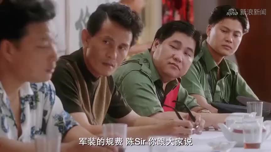 追龙:雷洛吃着菠萝油对猪油仔说出的这段话,成为这部影片的经典