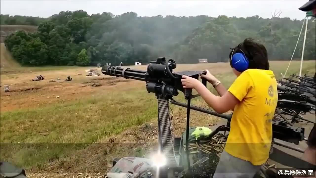 3款机枪靶场射击测试,论射速我就服加特林