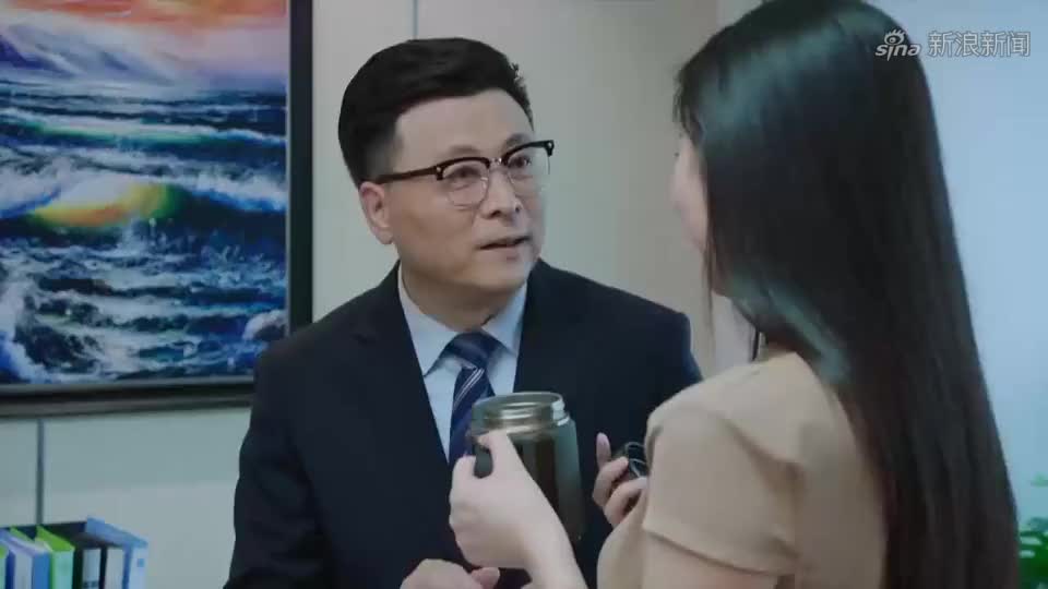 谍海追踪:心机女记者秦璐一言不合,就用美人计,可把男子吓坏了