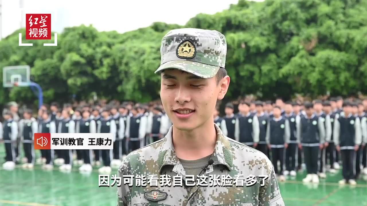 24岁军训教官因酷似多位明星意外走红:自认颜值一般,仍梦想当飞行员