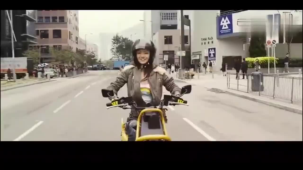 "四大腿王"黄正利:80年代港片最强反派,曾一脚踢飞成龙门牙!