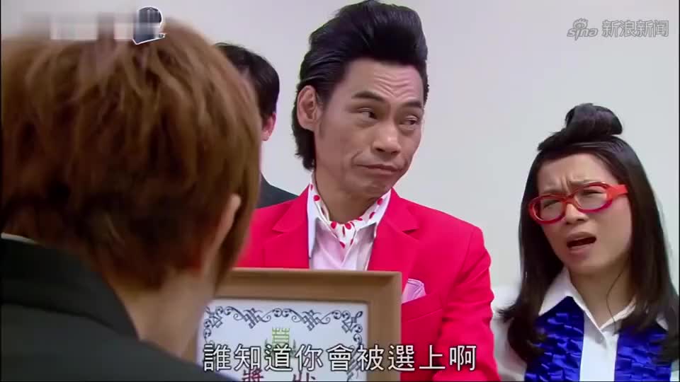 终极一班贾校长不小心亲到汪大东,雷婷在旁边看着都笑了