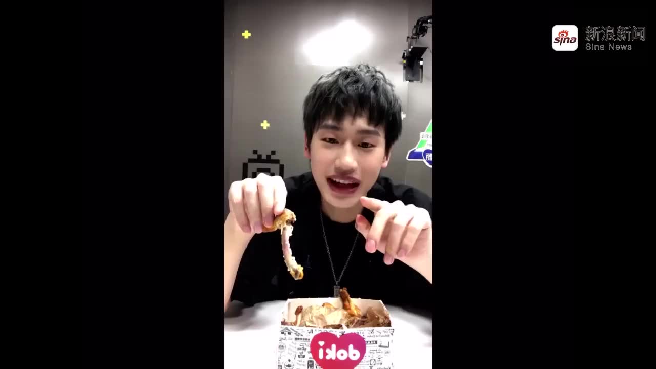 赫本原声视频,她身着盛装出席奥斯卡颁奖礼,拿下小金人!