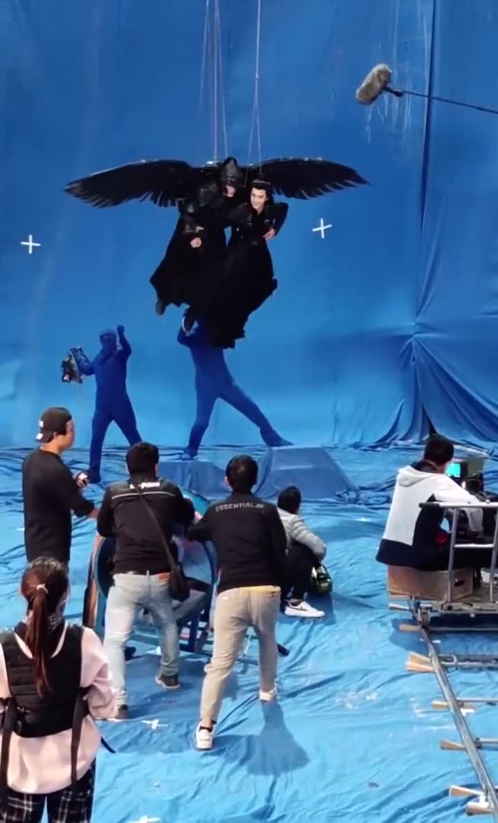 视频:冯绍峰回应身材暴瘦称细手腕和细脚腕终于被发现了