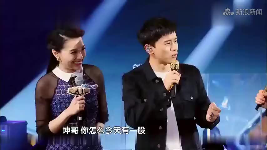 小童星谭芷昀跟张杰演唱《仰望星空》,超好听!