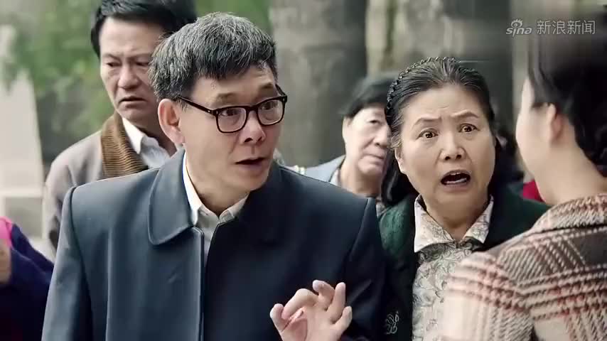 情满四合院,许大茂找于海棠喝红酒,松花蛋猪耳朵小菜就红酒