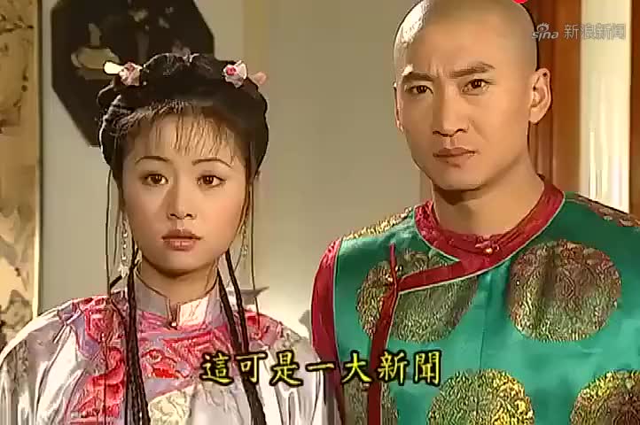 尔康竟然想和紫薇金锁三人共骑,紫薇不高兴,金锁很有眼色走了