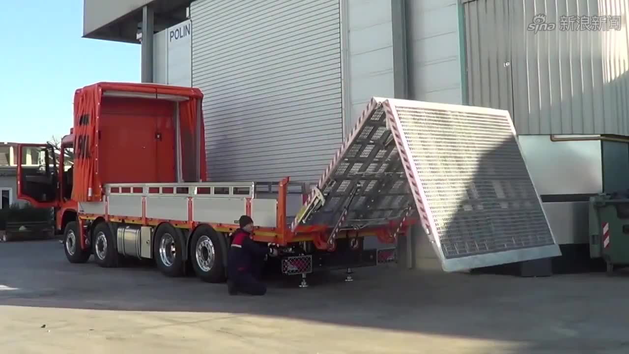 厢式货车的车厢还可以伸缩,实用又方便