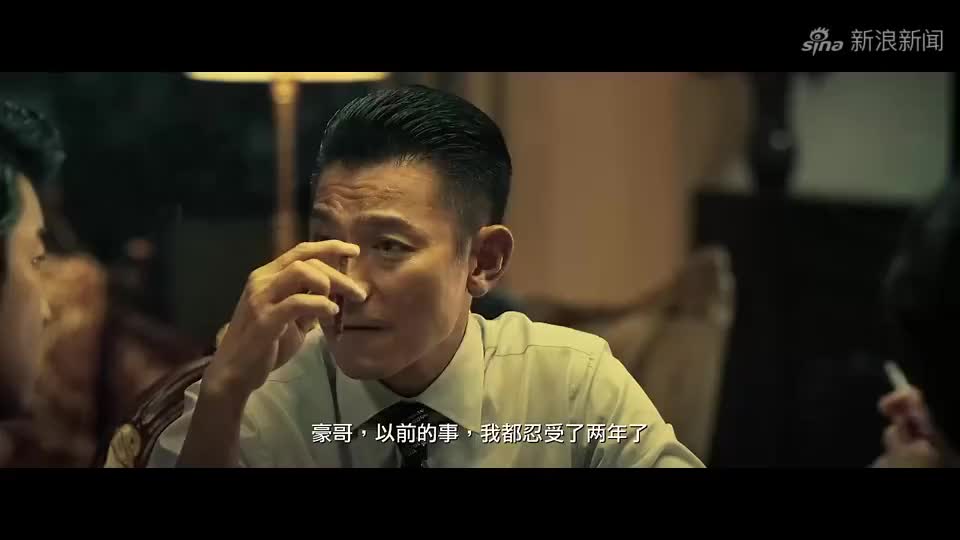 追龙:阿豪报短腿之仇,拿起刀就割了肥仔超耳朵,还是给雷洛面子