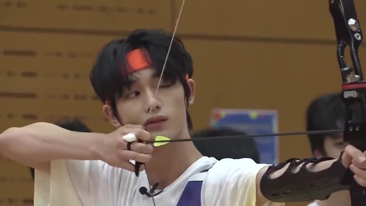 马嘉祺丁程鑫battle射箭,马哥射出10环的好成绩