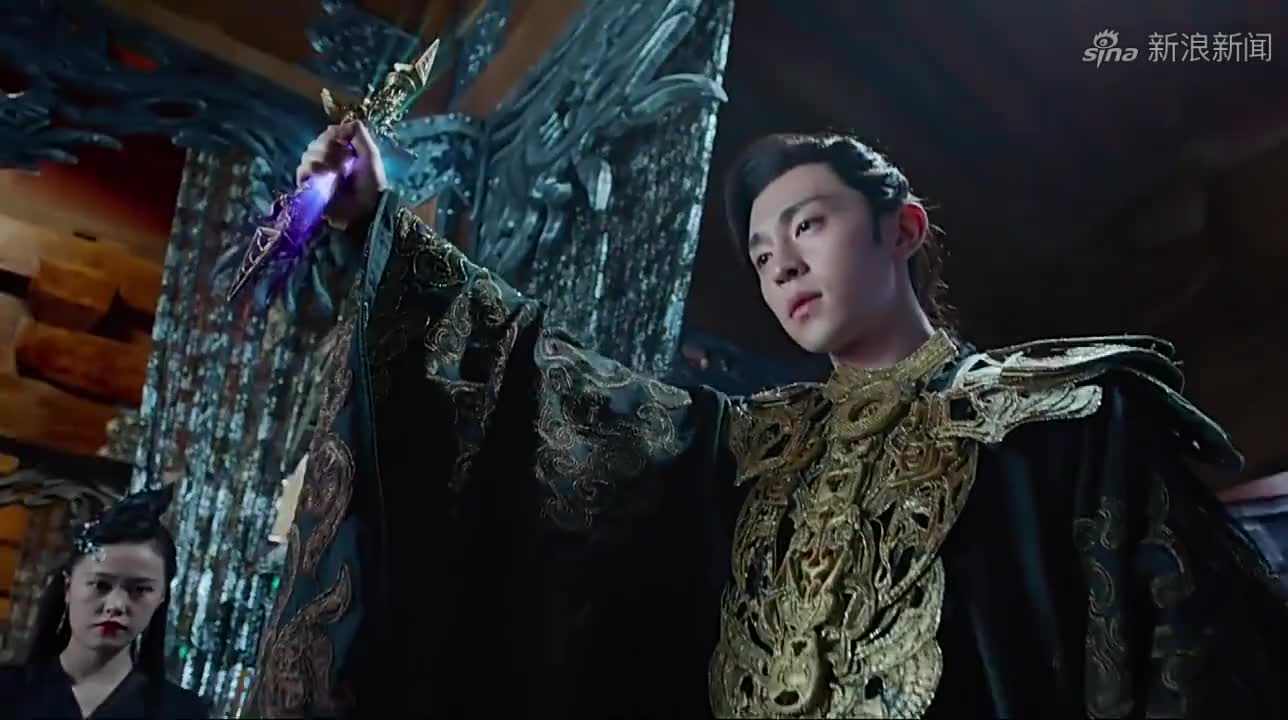 固城王求见润玉,只身前来天界,想请求润玉助他重回魔尊之位