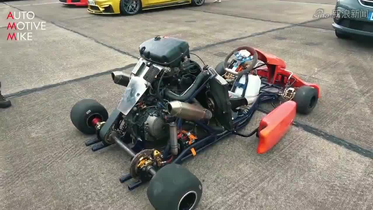 大叔用生命搞怪,开着卡丁车去炸街,还要在高速上飙车!