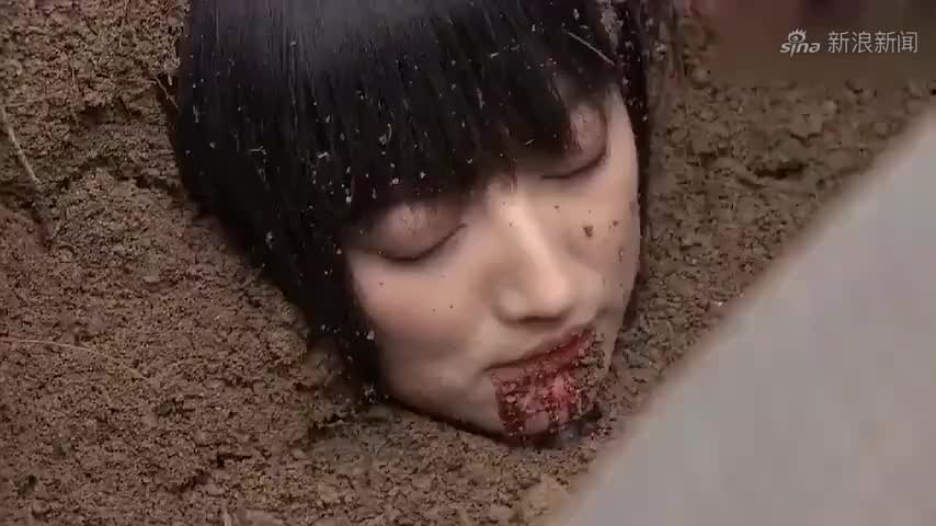 姐姐失踪了,全家人都去找,结局弟弟一低头,姐姐人头就在脚下