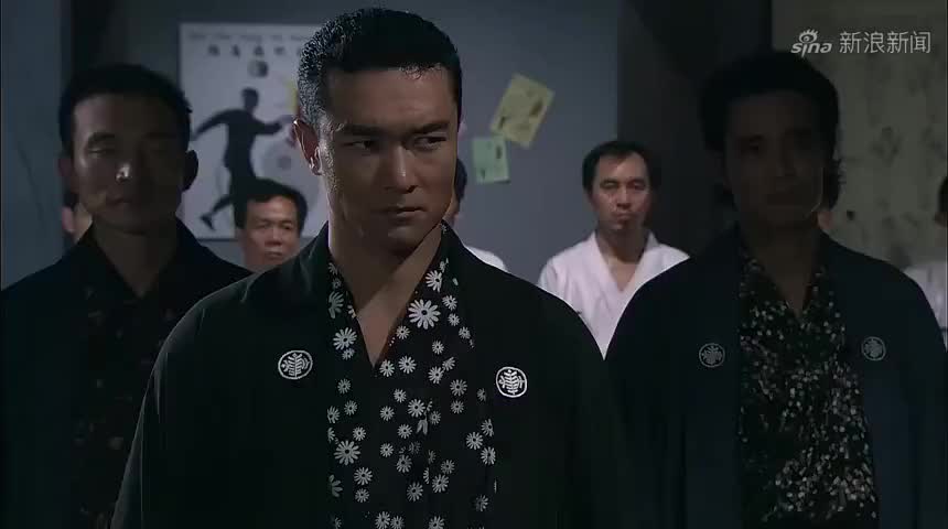李小龙挑战各路高手,与山本冈夫切磋,新拳法击倒山本
