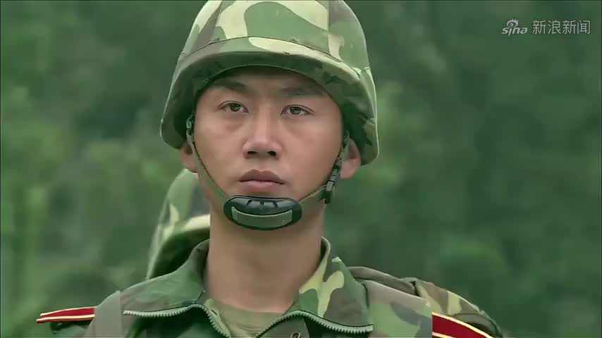 任天野给菜鸟面试,伞兵说我天生就是被包围的,任天野喝水被呛了