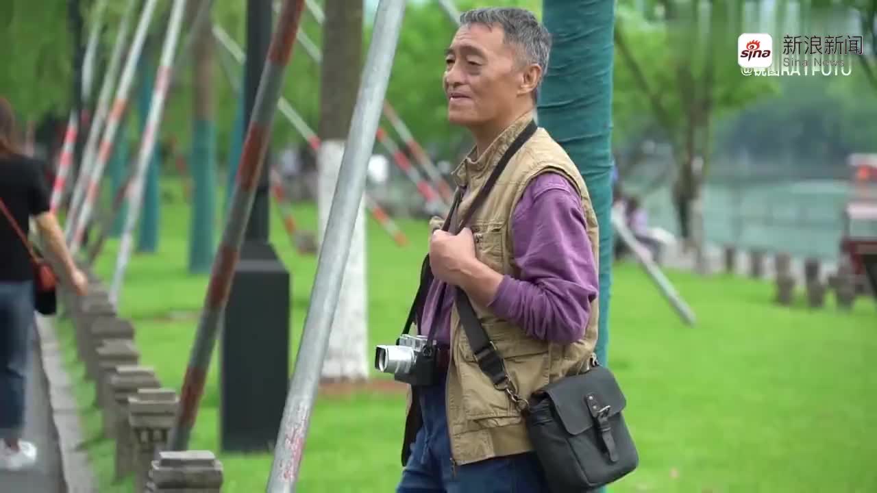 仿佛做了时光穿梭机,男子完美还原14年前拜年场景
