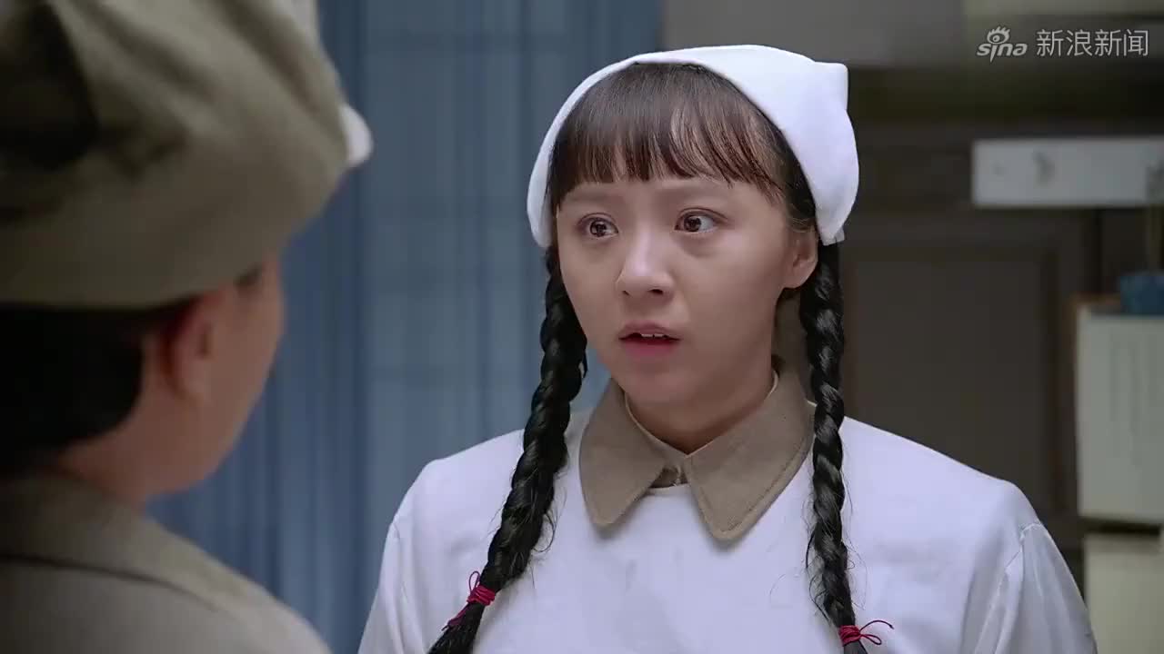 林海雪原:女囚白茹在黑板上写字,军官看到后瞪大了眼睛