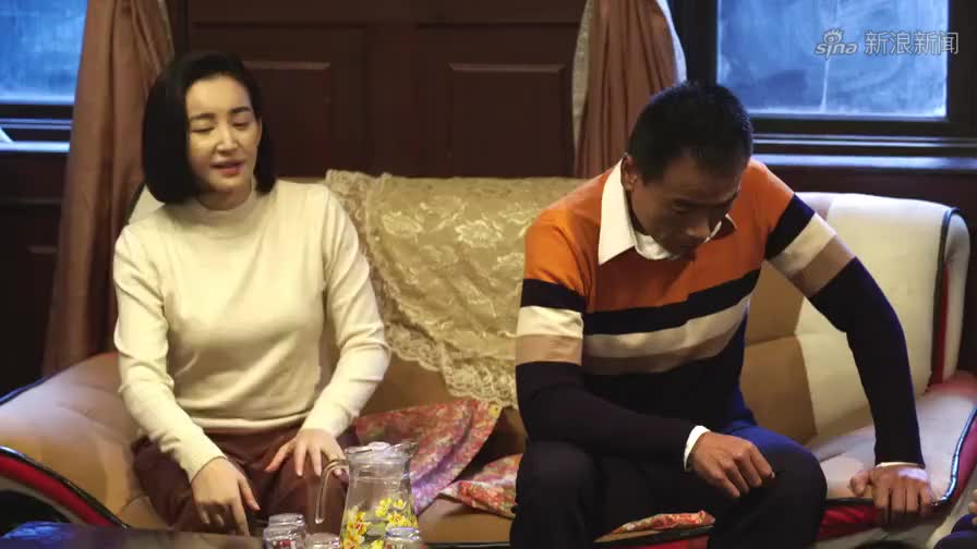 冬花对厂里的安排不满,董援朝告诉林秋雯她是广播站的播音员!