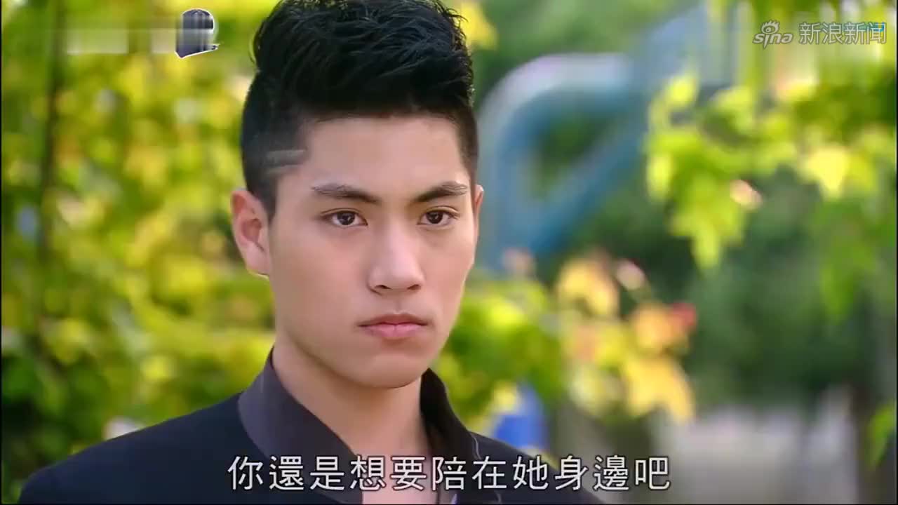 终极一班中万钧觉得雷婷的担心是对的,要赶快找到那个谁