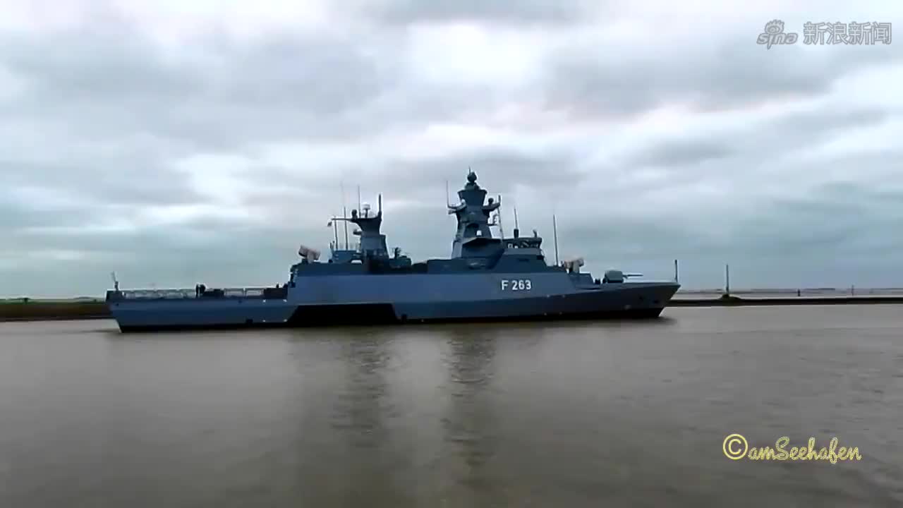德国海军轻型护卫舰,"奥尔登堡"号,离开埃姆登小镇的镜头!