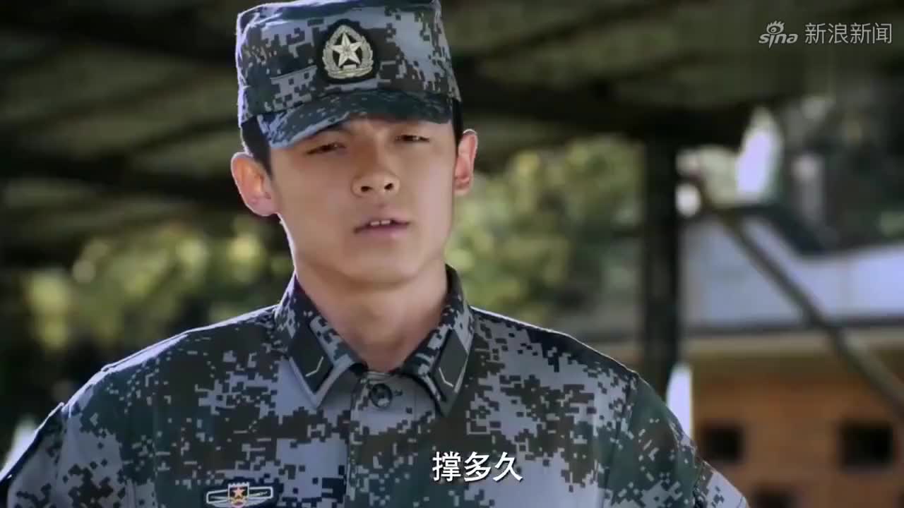 麻辣女兵:女兵赤手空拳,干掉两劫匪,却被匪徒劫持,人外有人!