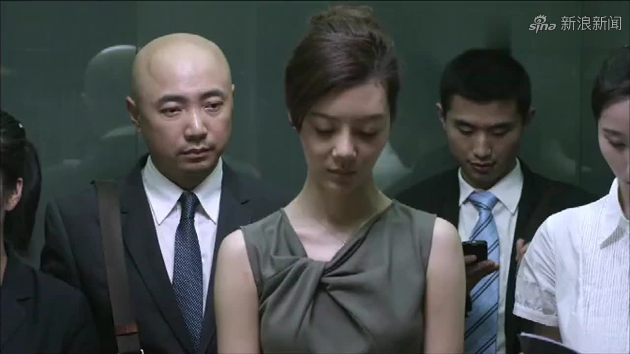 大男当婚曹小强赢得徐若云的好感,两人开始以男女朋友相处