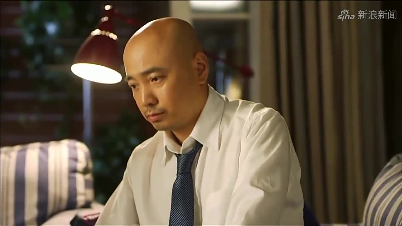 大男当婚曹小强赢得徐若云的好感,两人开始以男女朋友相处