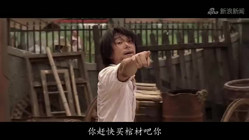 功夫:星爷假扮斧头帮,遭到毒打,一个信号弹斧头帮真的来了