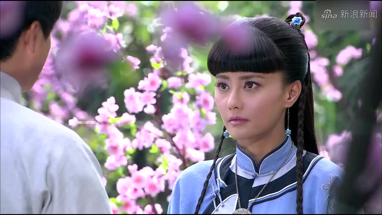 大丫鬟:清羽在桃花庵为采青送行,还赠送了心爱的琴谱