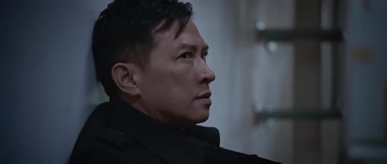 张家辉的女保镖真是忠心,自己身受重伤,还拼死护他