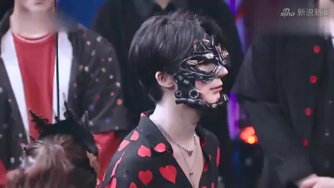 蒙面舞王孟美岐不愧是女王,连对丁泽仁放狠话,都霸气十足