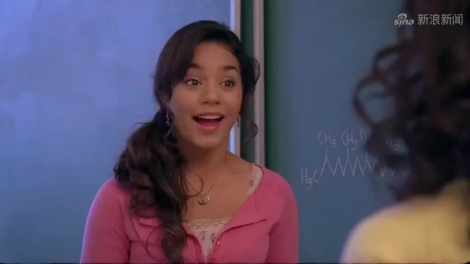 说起《歌舞青春》至今都十分难忘的是其中的歌曲《start of something