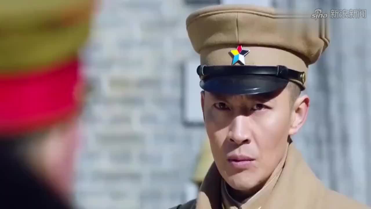 雪地娘子军:喜宝与凯楠商量撞门
