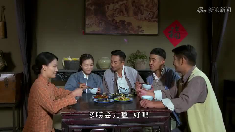 踏破硝烟:金凤半夜溜出房子,哪料被武工队发现,二虎紧跟着她