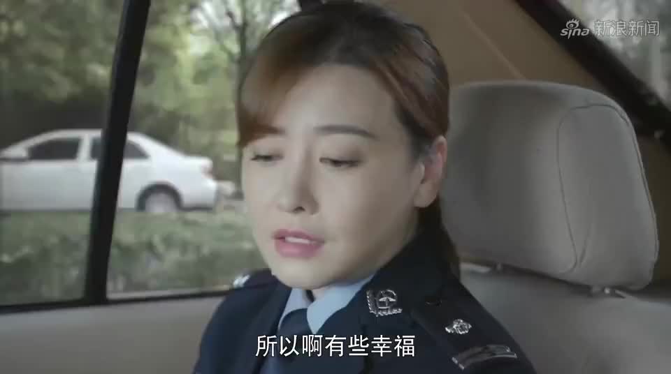 警察锅哥:锅哥在警花耍贫嘴,警花生气了,两句话让他叫自己哥哥