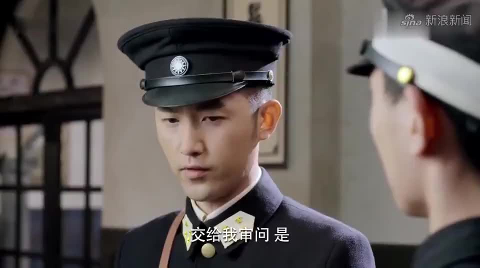 蜂鸟:大佐绑来汉奸父母,让汉奸亲手杀父母,哪料汉奸调转枪口