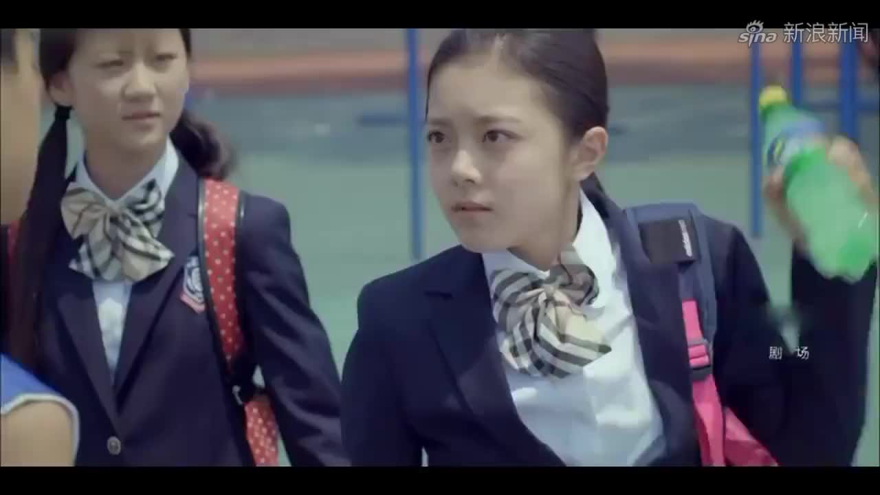 体育老师:马莉为了帮辛然和同学打架,被父亲拉去教训一顿