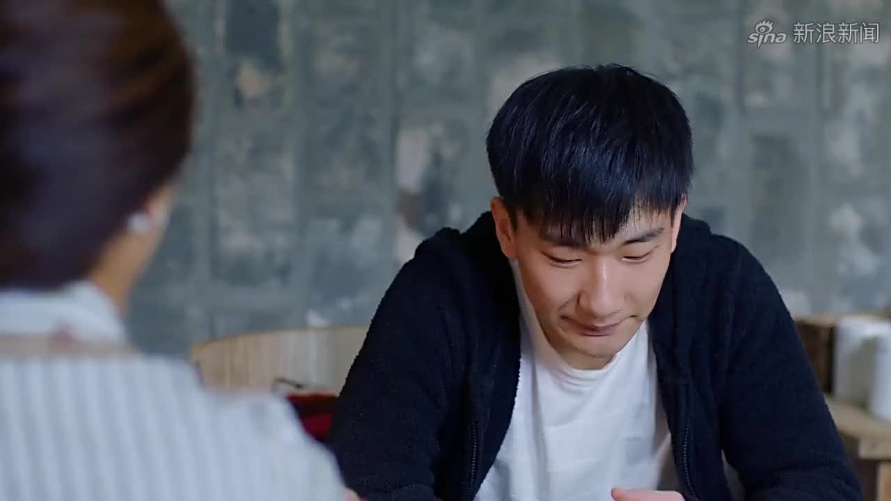 应勤在客运站找到小蚯蚓,面对体贴温柔的应勤,小蚯蚓更加难过