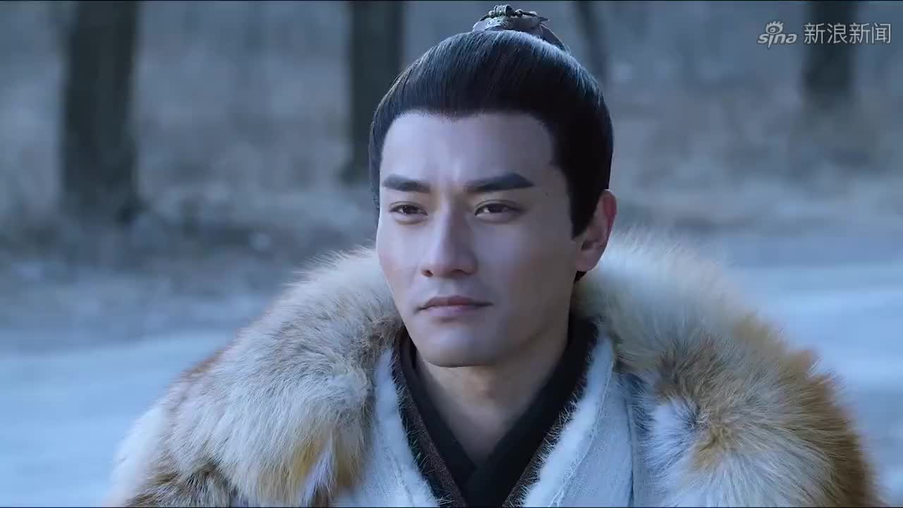 上古密约:鸿烁搂着鸿熠看黑曜石,鸿熠感觉气氛暧昧,赶紧推开他