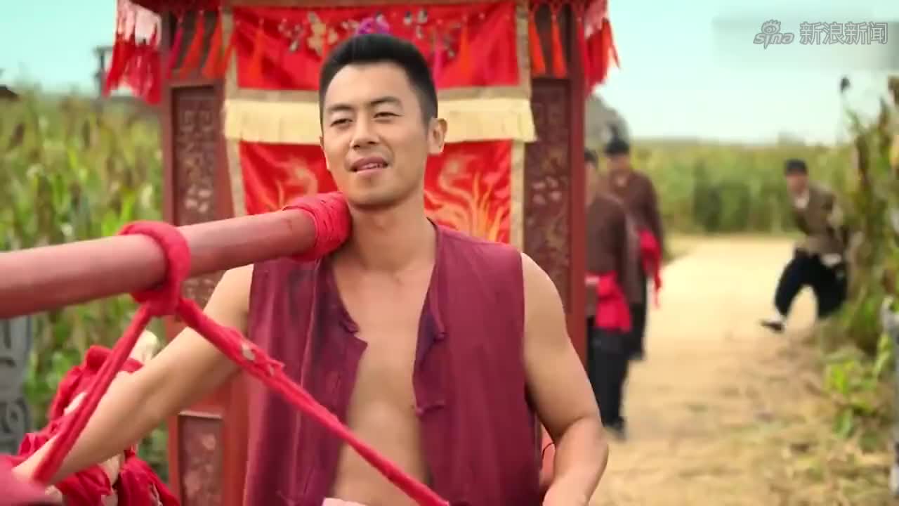 九儿骑驴路过高粱地,余占鳌蒙面突然冲出来,这下坏事了!
